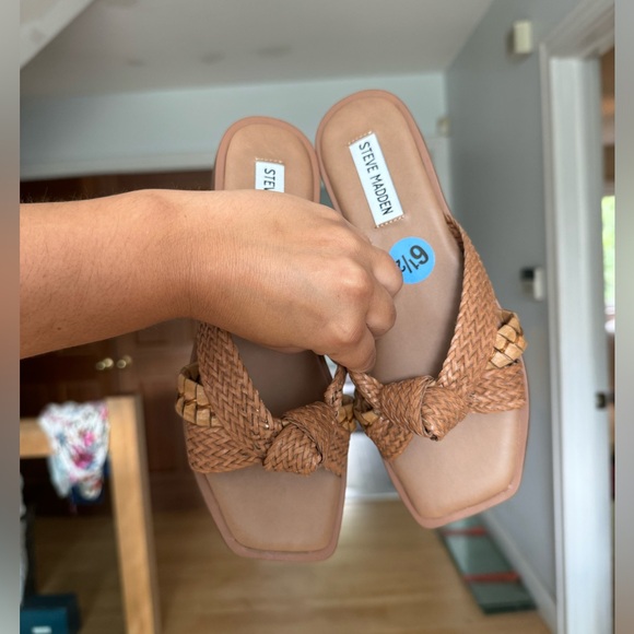 STEVE MADDEN | Brown/Tan Knot Sandal - Picture 1 of 5